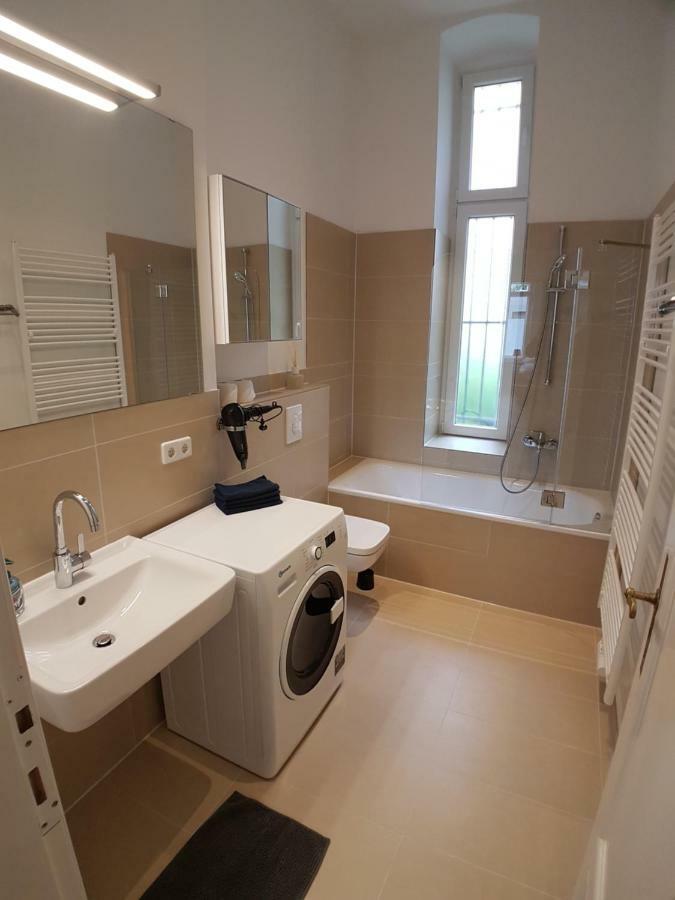 Lejlighed Lang Re By Rockchair L Superhost Status L 2 Bedrooms Boxspringbeds In Center - Cozy Family & Business Flair Welcomes You! *